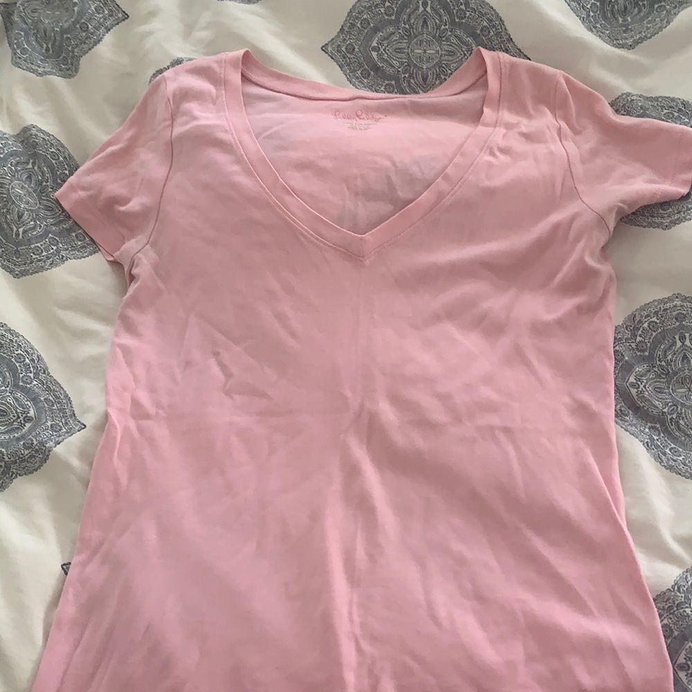 Lilly Pulitzer V-neck tshirt